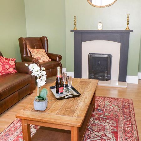 Hazeldene Villa Уитби Екстериор снимка