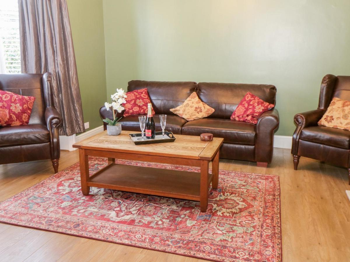 Hazeldene Villa Уитби Екстериор снимка