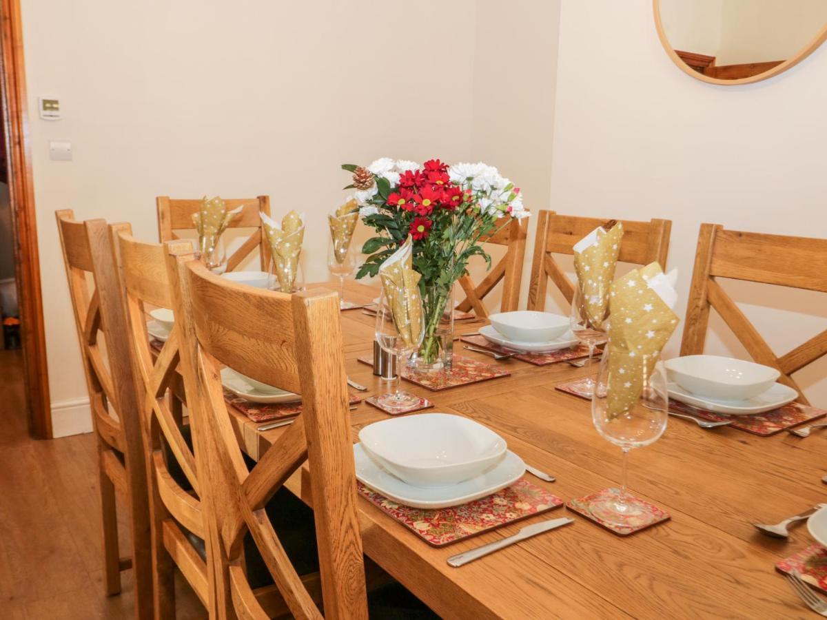 Hazeldene Villa Уитби Екстериор снимка