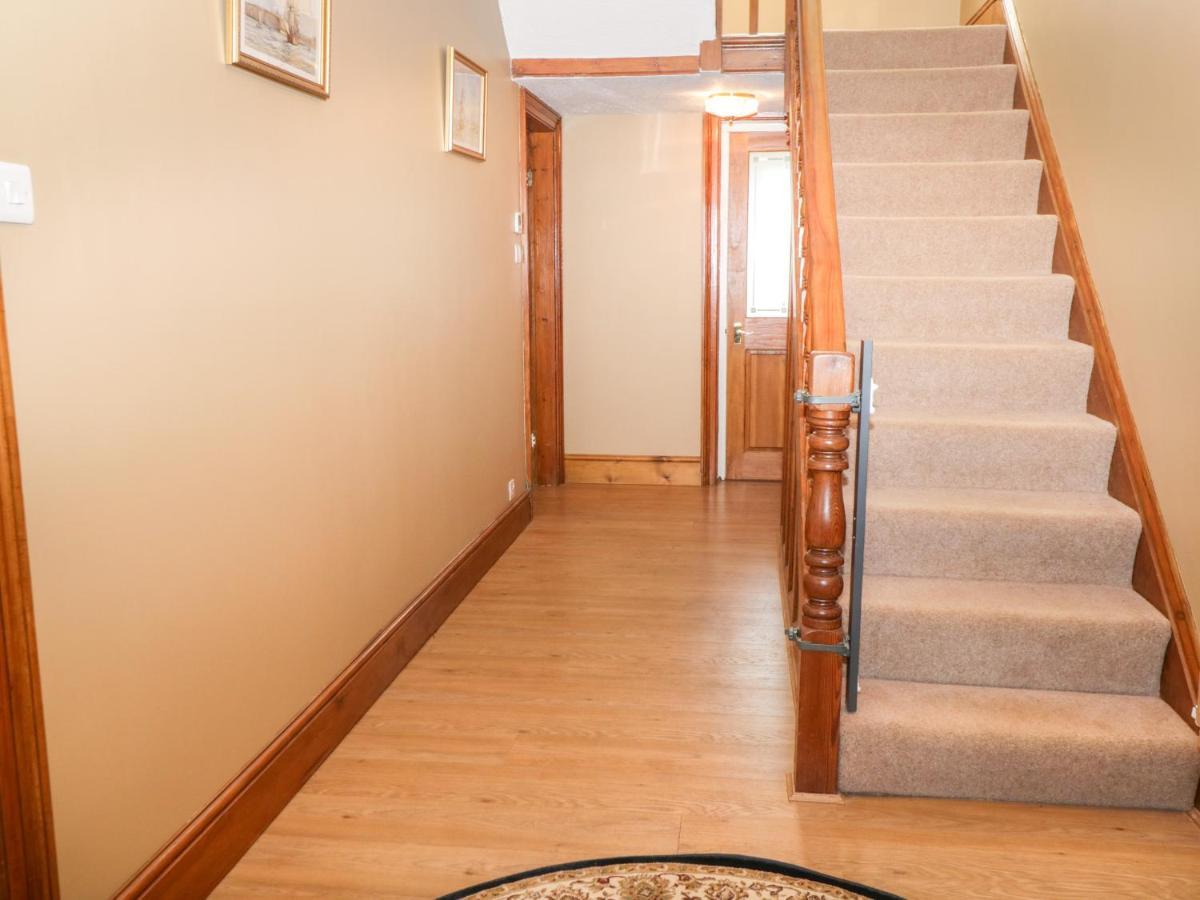 Hazeldene Villa Уитби Екстериор снимка