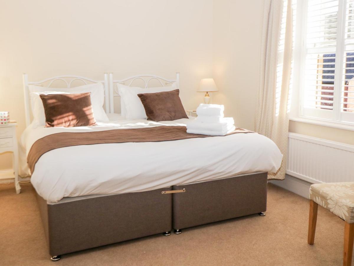 Hazeldene Villa Уитби Екстериор снимка