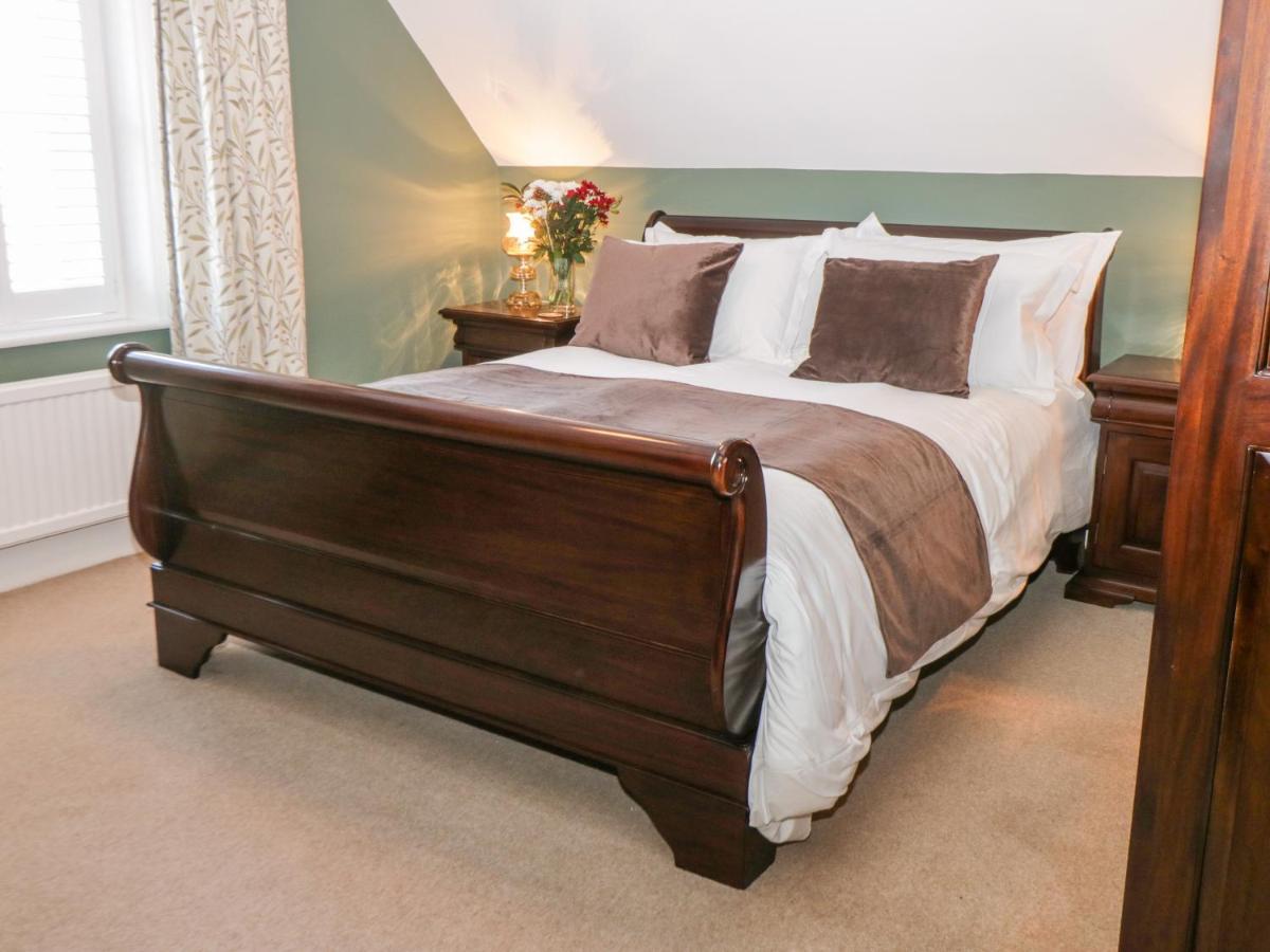 Hazeldene Villa Уитби Екстериор снимка