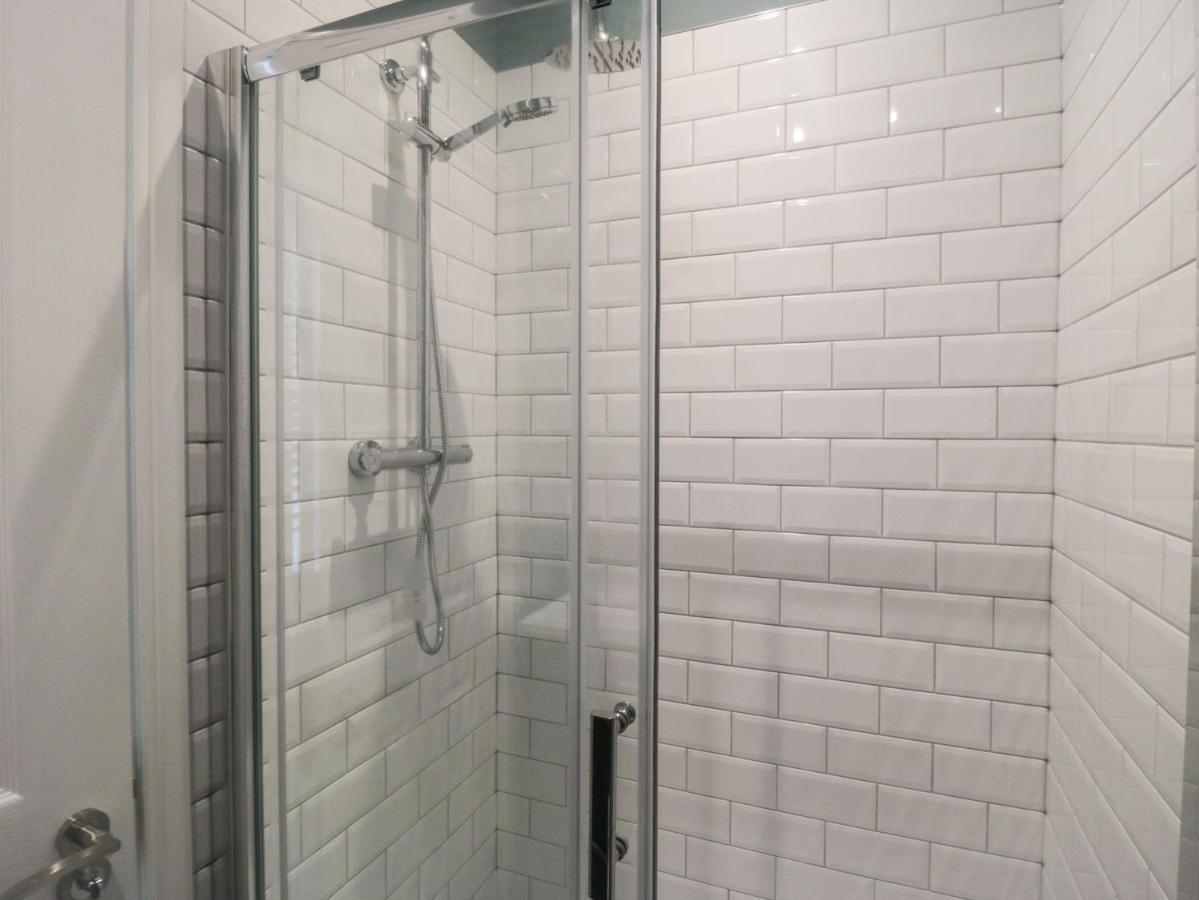 Hazeldene Villa Уитби Екстериор снимка